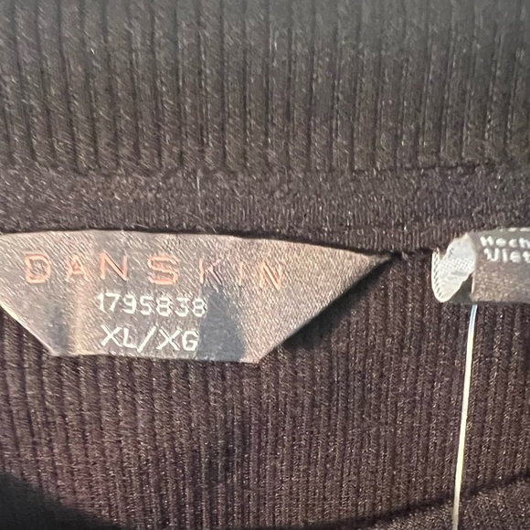 Danskin Black Short Sleeve Ribbed Tee NWT - Picture 4 of 4